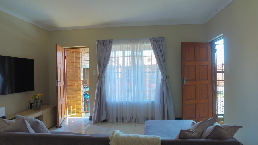 2 Bedroom Property for Sale in Waterval East North West